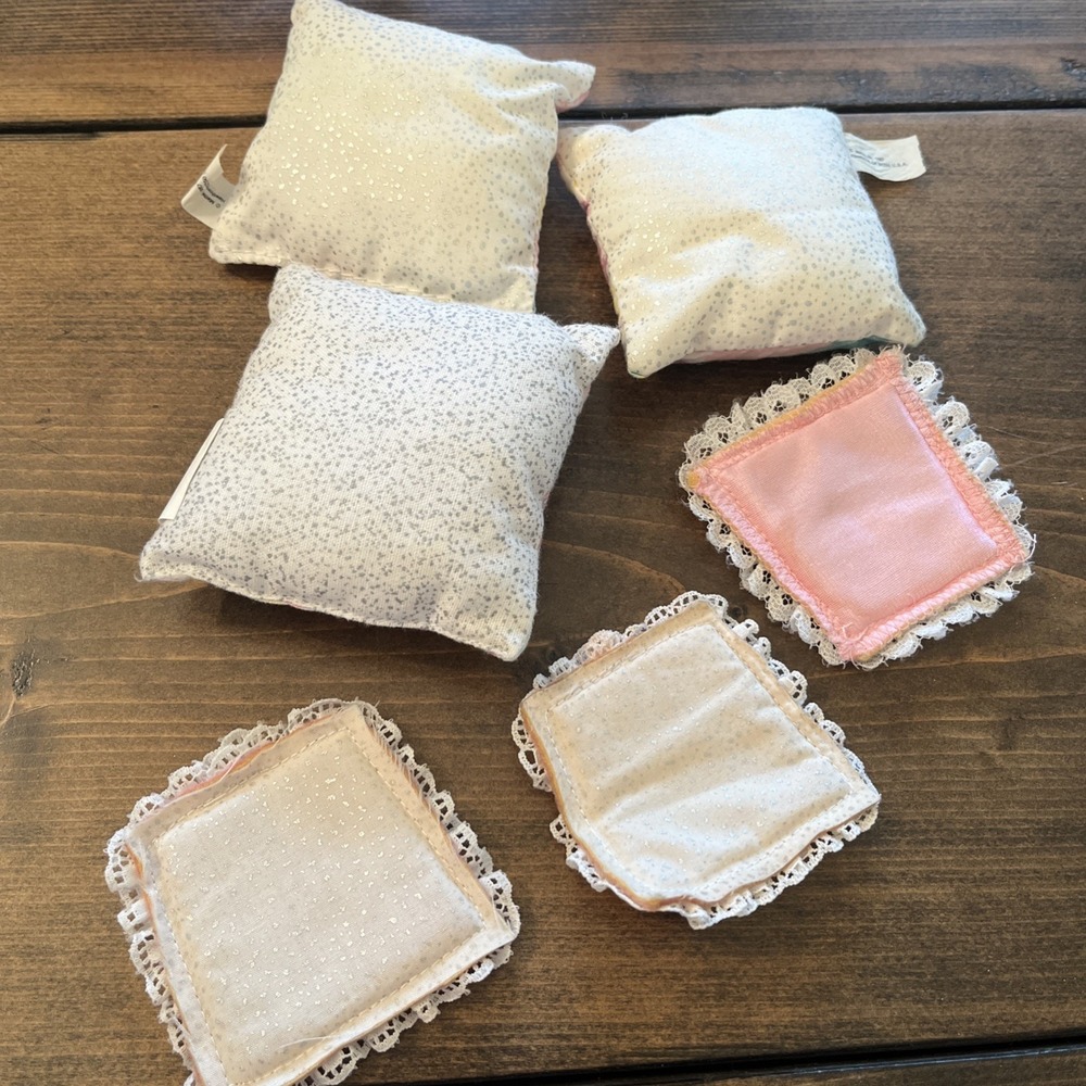Vintage Barbie 1980s Sweet Roses Doll Bedding Kitchen Furniture Lot Mattel READ - Picture 10 of 16